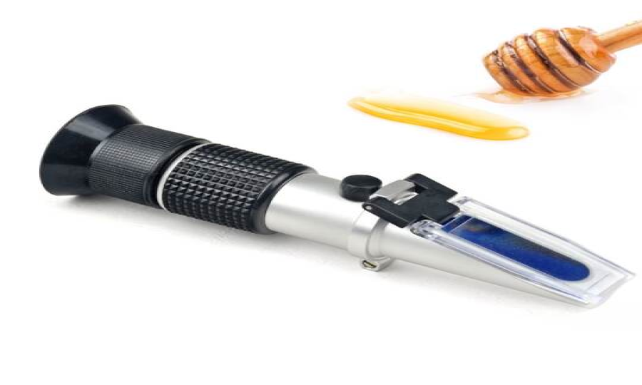 Can a hanna instruments digital seawater refractometer be connected to a computer for data analysis?