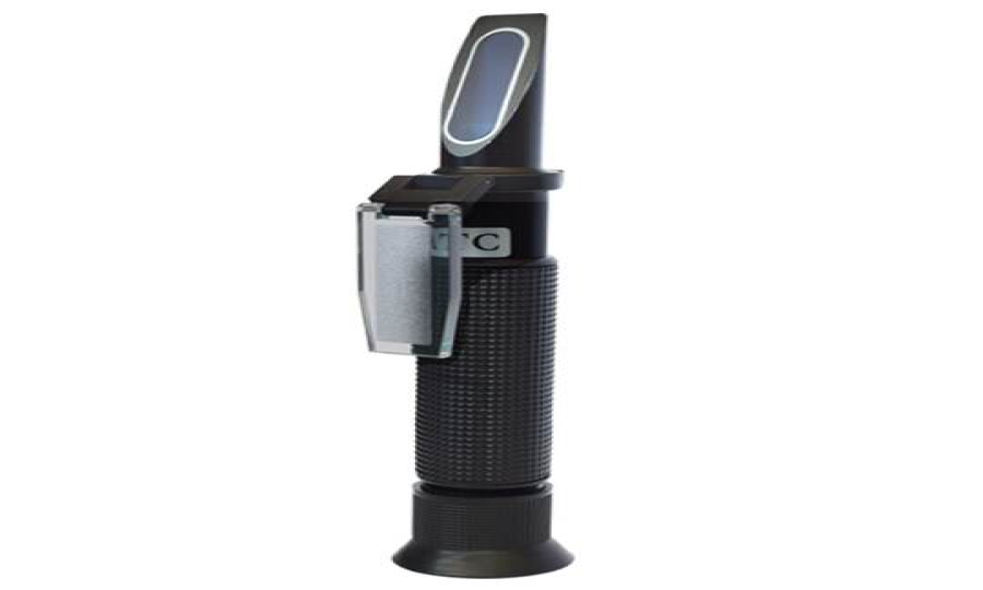 Does a hanna hi 96801 digital refractometer have a built-in light source?