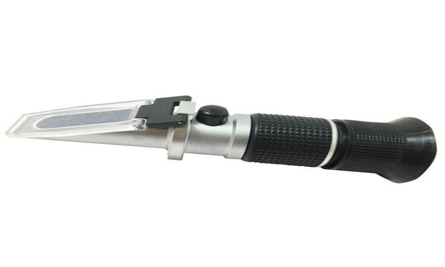 Is a carrying case included with the purchase of a milwaukee brix refractometer?